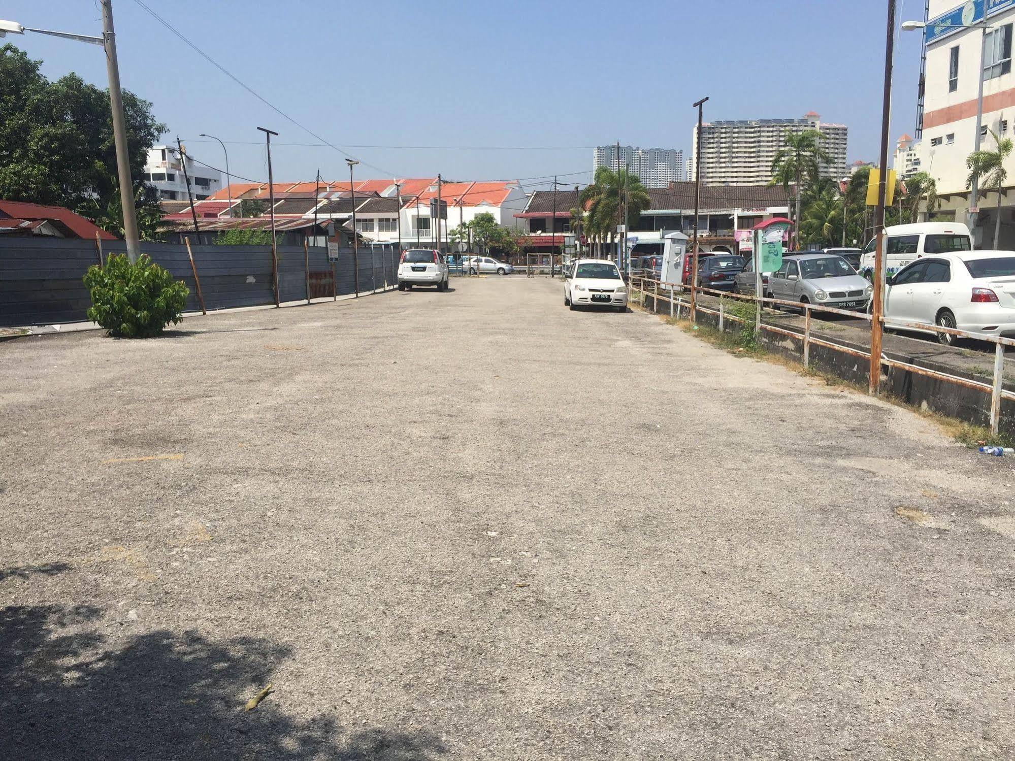 M Qube Hotel Sungai Dua Bukit Exterior foto